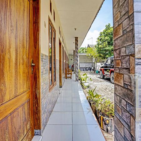 Spot On 91824 Rumah Kaloka Syariah Probolinggo Eksteriør bilde