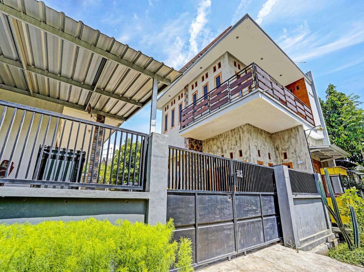 Spot On 91824 Rumah Kaloka Syariah Probolinggo Eksteriør bilde