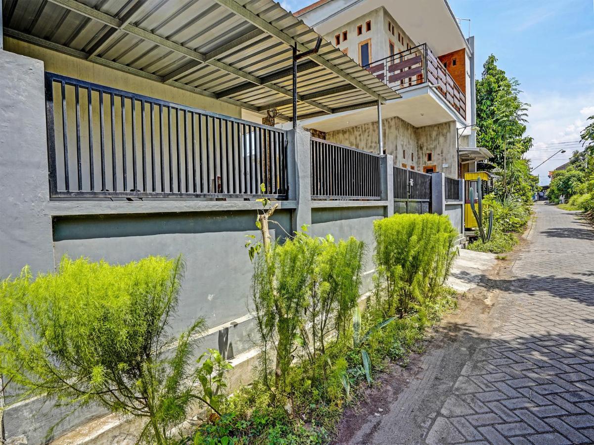 Spot On 91824 Rumah Kaloka Syariah Probolinggo Eksteriør bilde