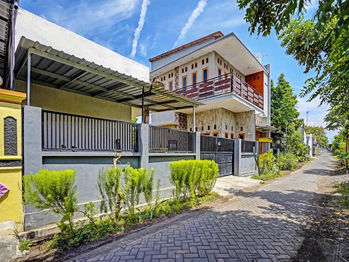 Spot On 91824 Rumah Kaloka Syariah Probolinggo Eksteriør bilde