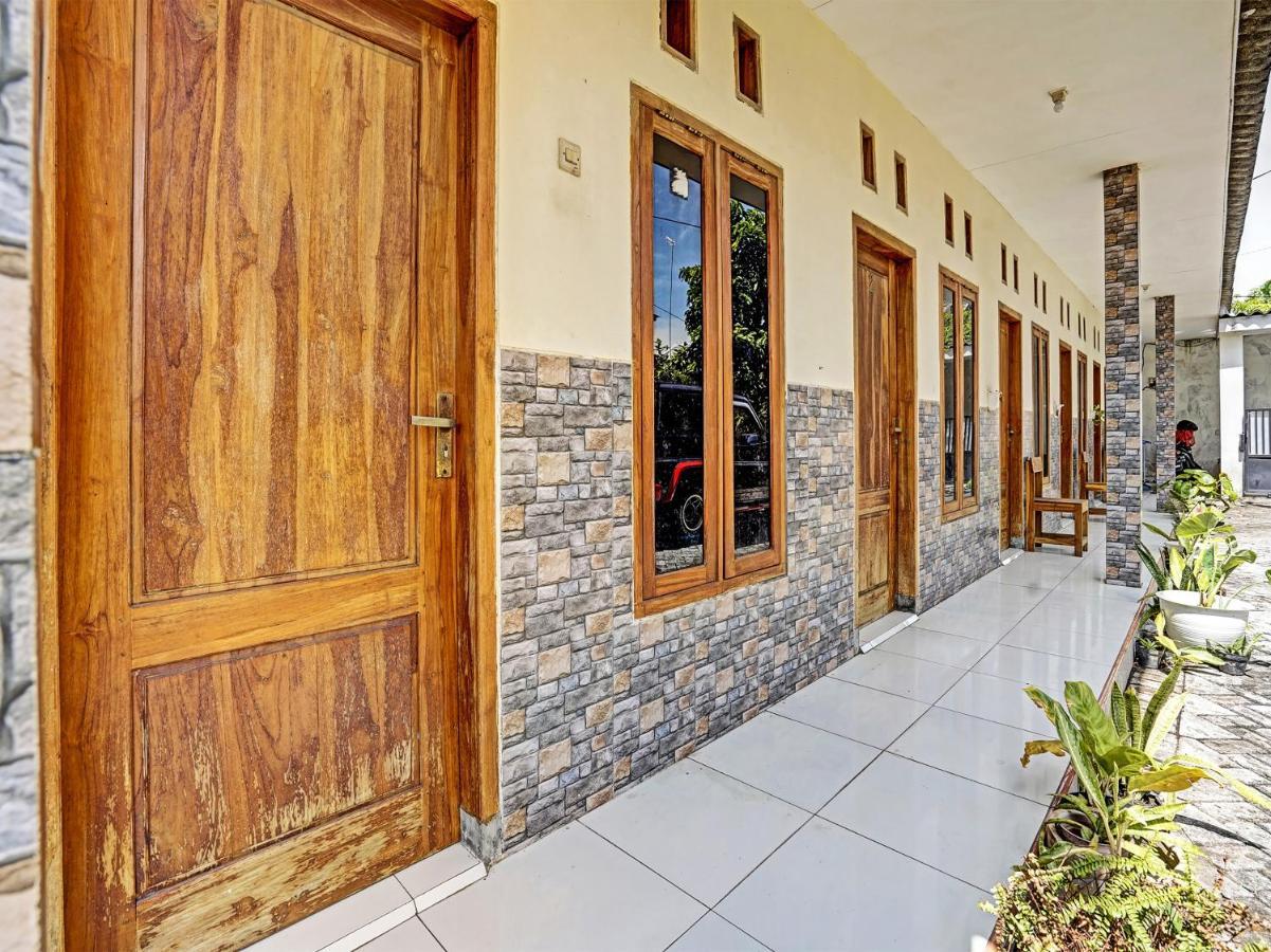 Spot On 91824 Rumah Kaloka Syariah Probolinggo Eksteriør bilde