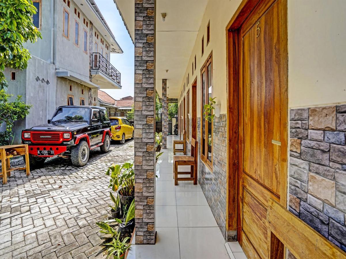 Spot On 91824 Rumah Kaloka Syariah Probolinggo Eksteriør bilde