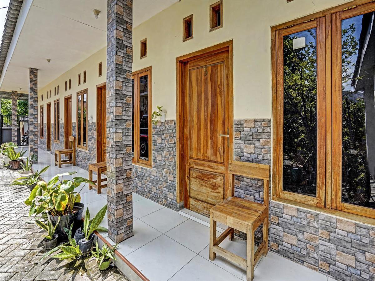 Spot On 91824 Rumah Kaloka Syariah Probolinggo Eksteriør bilde