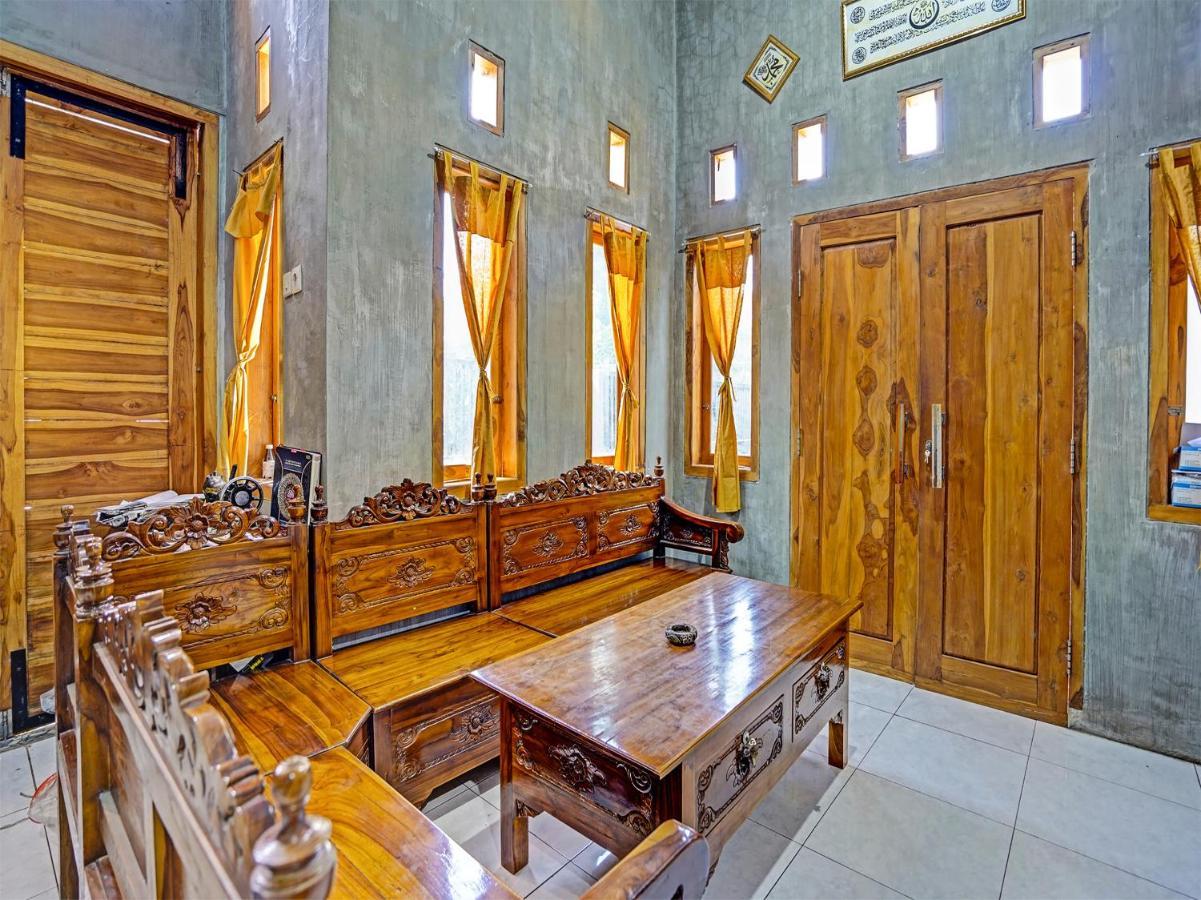 Spot On 91824 Rumah Kaloka Syariah Probolinggo Eksteriør bilde