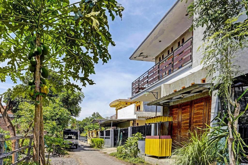 Spot On 91824 Rumah Kaloka Syariah Probolinggo Eksteriør bilde
